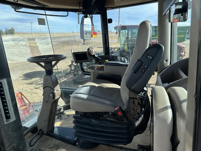 Image of MacDon M1240 equipment image 3