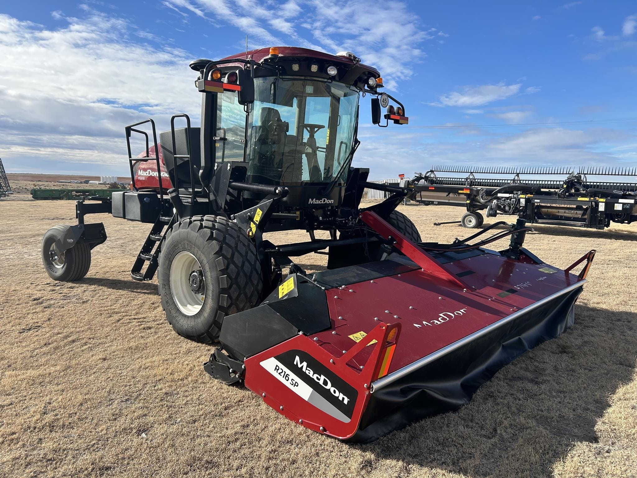 2022 MacDon M1240 Equipment Image0