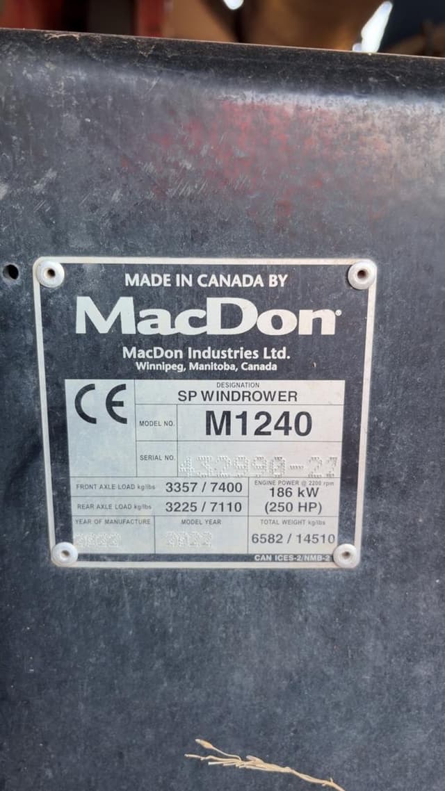 Image of MacDon M1240 equipment image 3