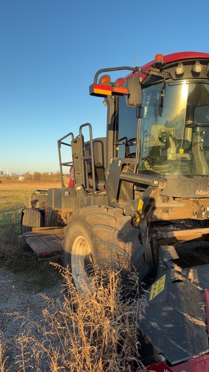 2022 MacDon M1240 Equipment Image0