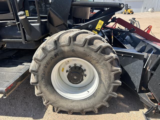 Image of MacDon M1240 equipment image 2