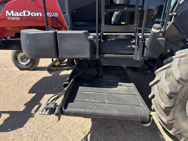 Image of MacDon M1240 equipment image 3