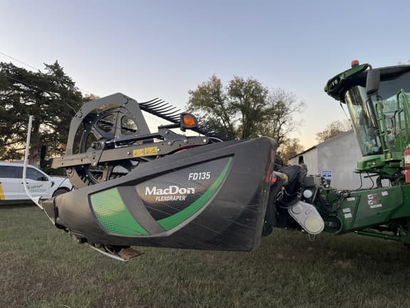 Image of MacDon FD135 equipment image 3