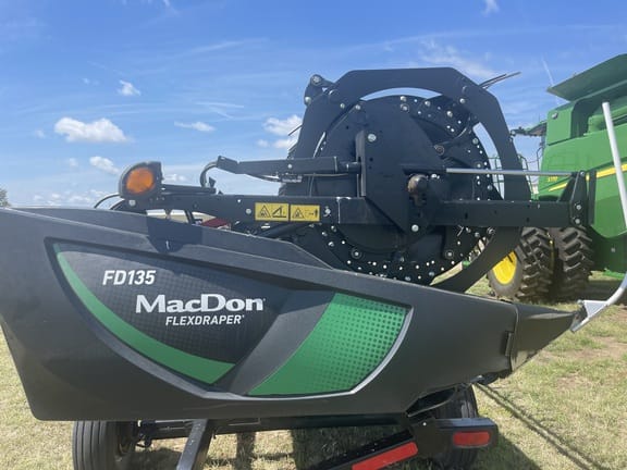 Main image MacDon FD135