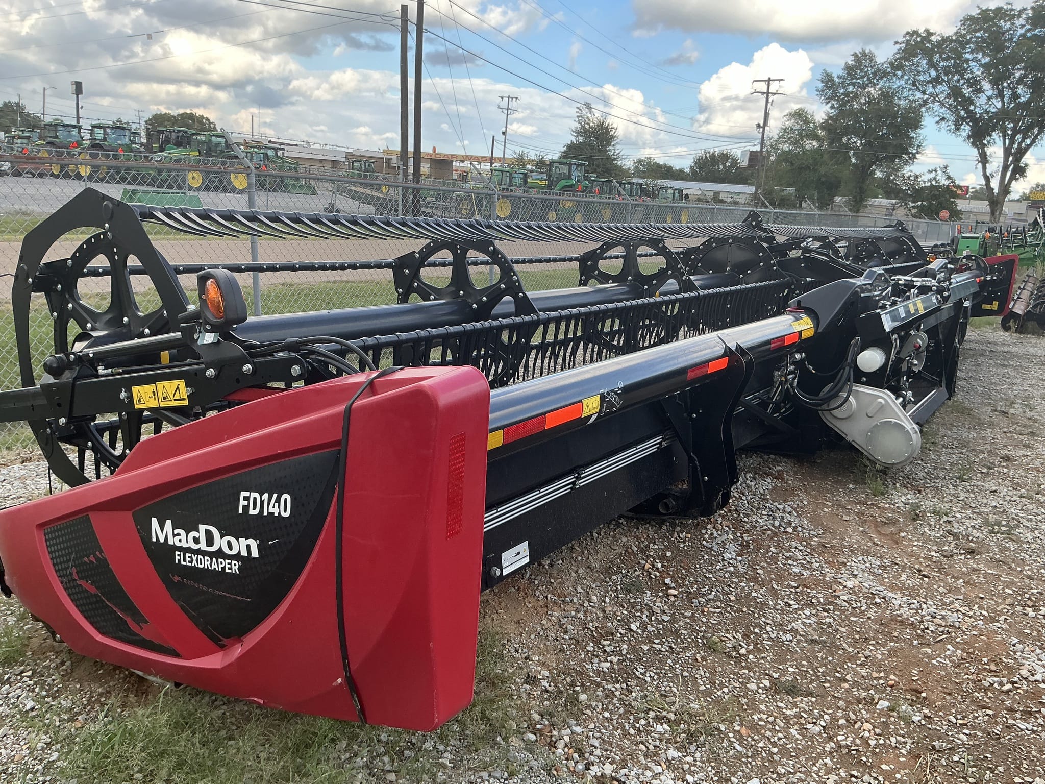 2022 MacDon FD140 Equipment Image0