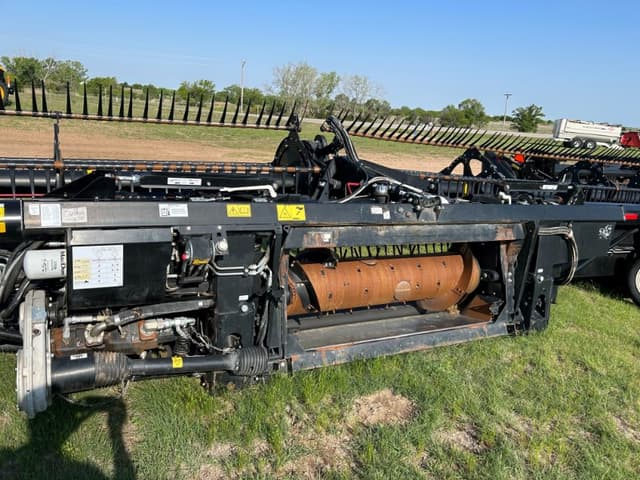 Image of MacDon FD140 equipment image 3