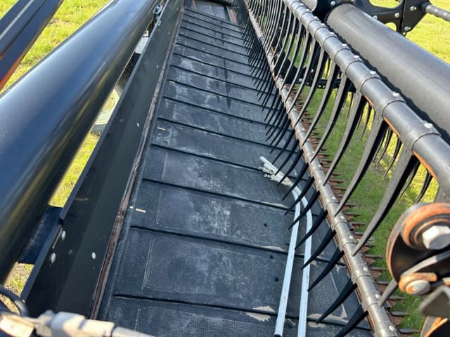 Image of MacDon FD140 equipment image 4