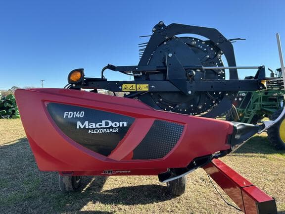 Image of MacDon FD140 equipment image 3