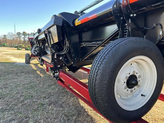 Image of MacDon FD140 equipment image 4