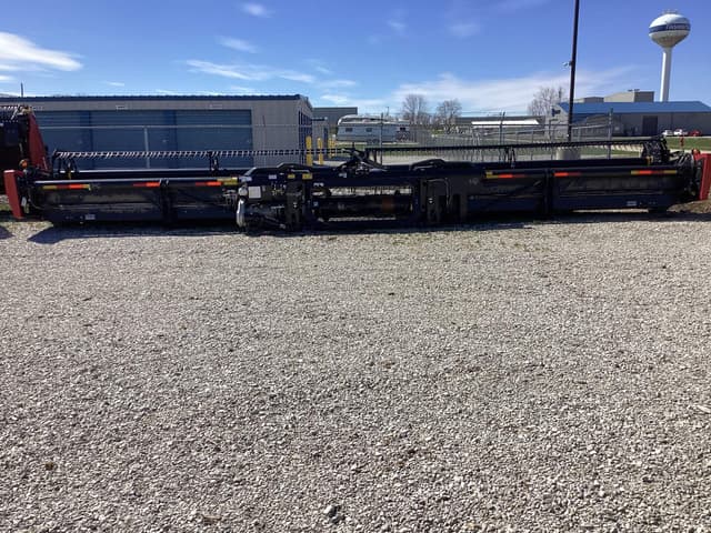 Image of MacDon FD140 equipment image 3