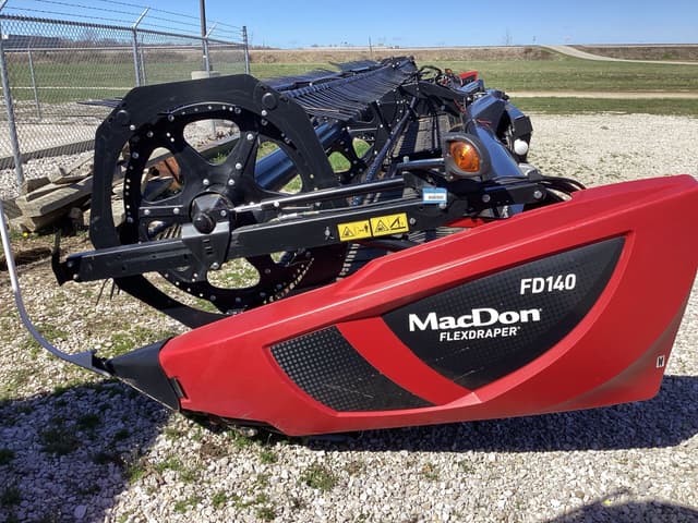 Image of MacDon FD140 equipment image 4