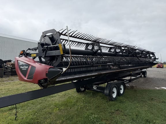 2022 MacDon FD140 Equipment Image0