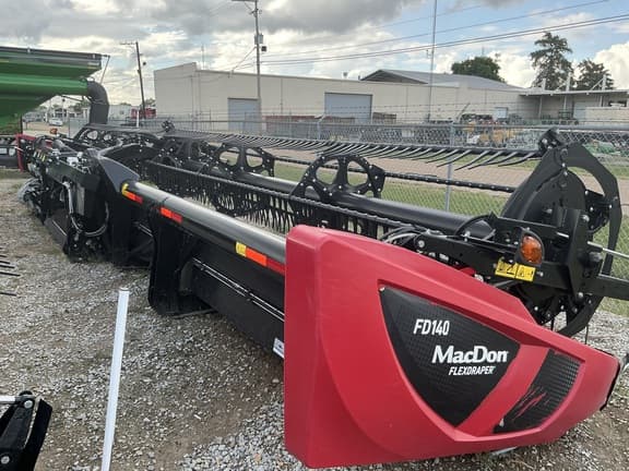 Image of MacDon FD140 equipment image 3