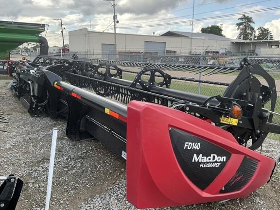 Image of MacDon FD140 equipment image 3