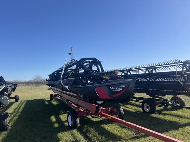 Image of MacDon FD140 equipment image 4