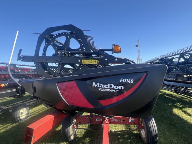 Image of MacDon FD140 equipment image 4