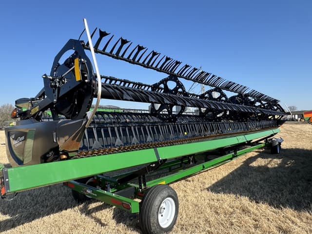 Image of MacDon FD140 equipment image 4