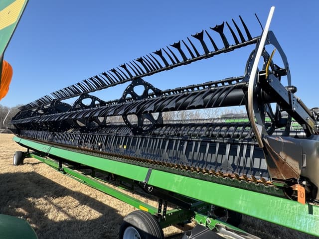 Image of MacDon FD140 equipment image 3