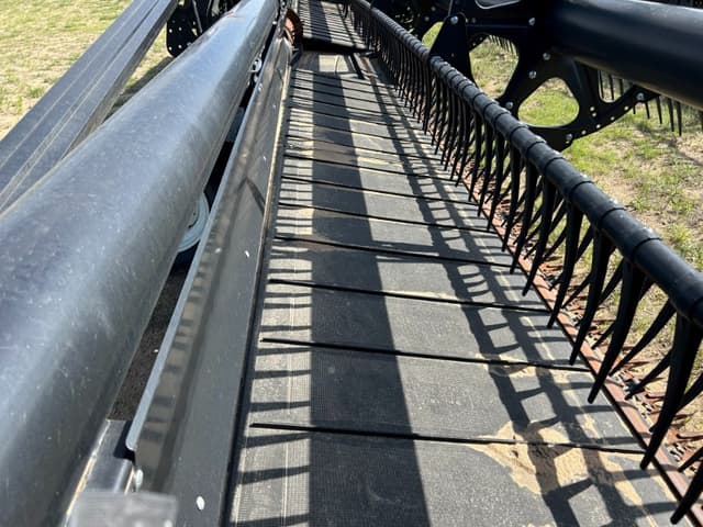 Image of MacDon FD140 equipment image 4