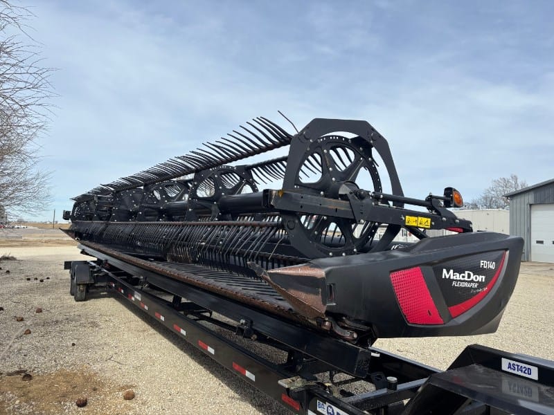 2022 MacDon FD140 Equipment Image0