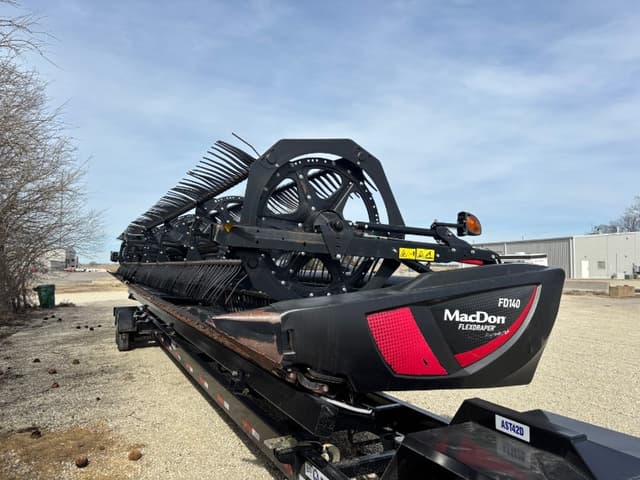 Image of MacDon FD140 equipment image 2