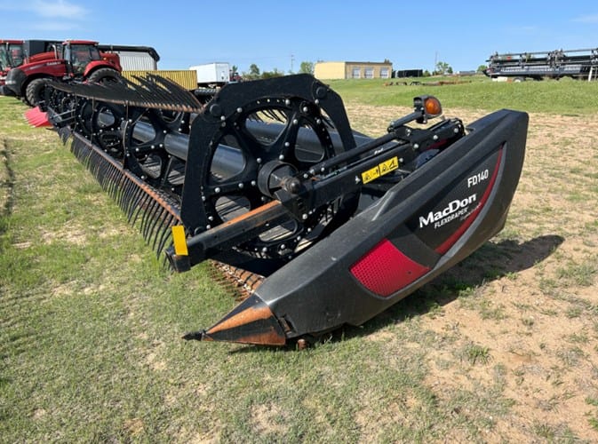 2022 MacDon FD140 Equipment Image0