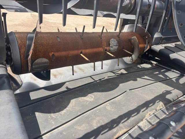 Image of MacDon FD140 equipment image 4