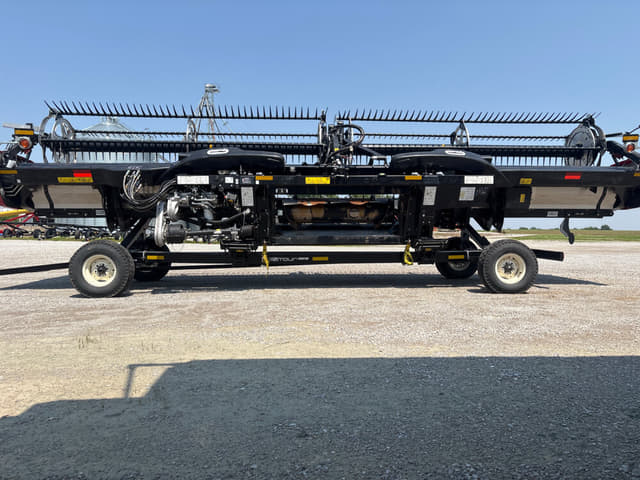 Image of MacDon FD230 equipment image 3