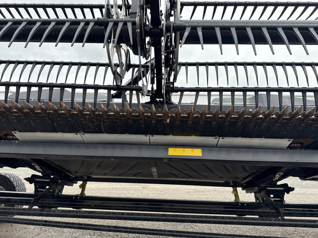 Image of MacDon FD230  equipment image 4