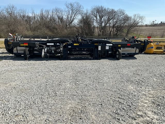 Image of MacDon FD230 equipment image 2