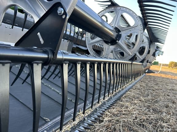 Image of MacDon FD235 equipment image 1