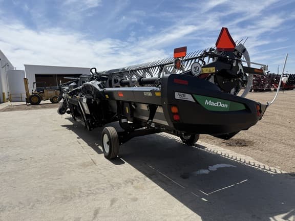 Image of MacDon FD235 equipment image 4