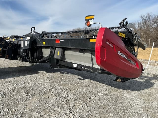 Image of MacDon FD235 equipment image 4