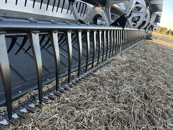 Image of MacDon FD235 equipment image 2