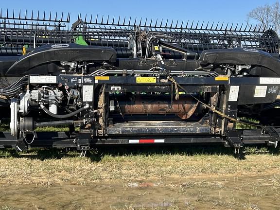 Image of MacDon FD240 equipment image 4