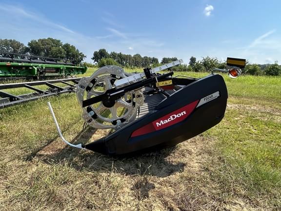 Image of MacDon FD240 equipment image 2