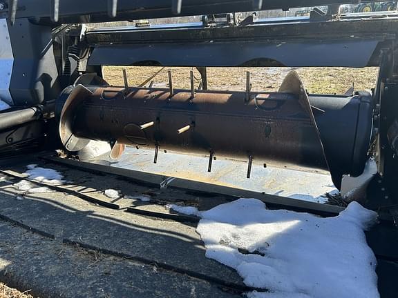 Image of MacDon FD240 equipment image 3
