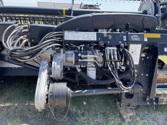 Image of MacDon FD240 equipment image 4
