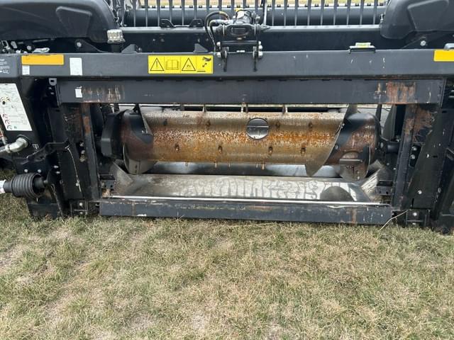 Image of MacDon FD240 equipment image 4