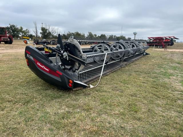 Image of MacDon FD240 equipment image 3