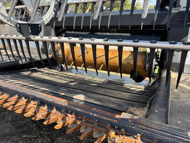 Image of MacDon FD240 equipment image 2