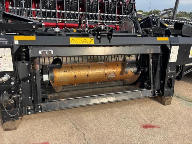 Image of MacDon FD240 equipment image 4