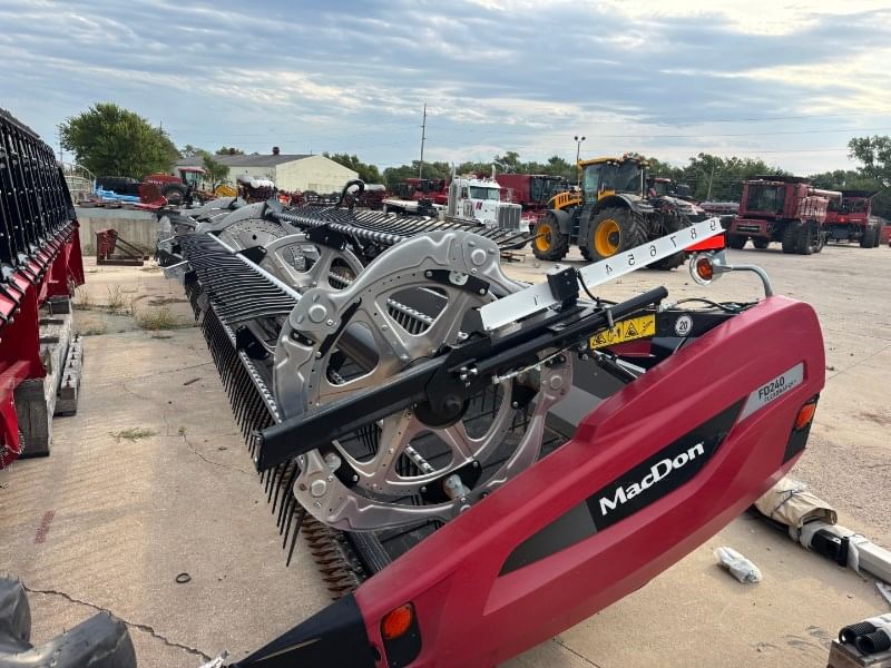 2022 MacDon FD240 Equipment Image0