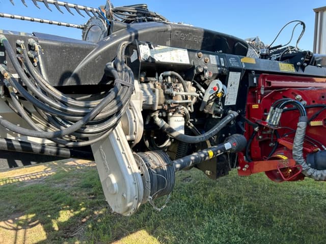 Image of MacDon FD240 equipment image 2