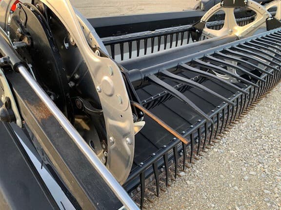 Image of MacDon FD240 equipment image 2