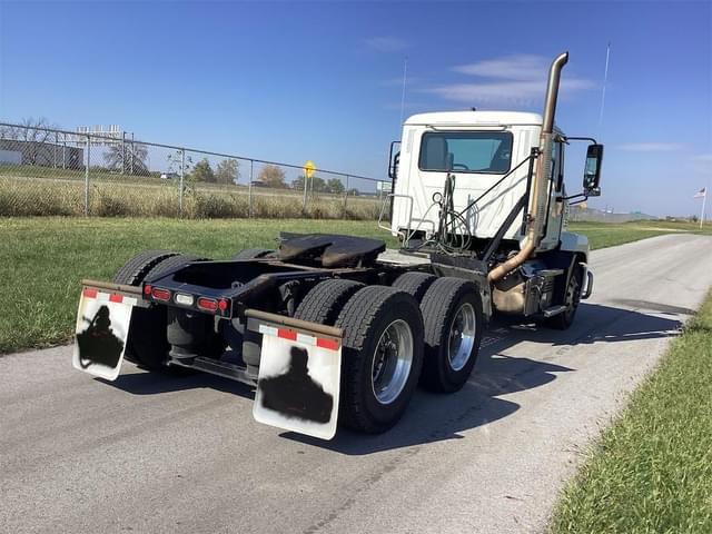 Image of Mack Anthem equipment image 4