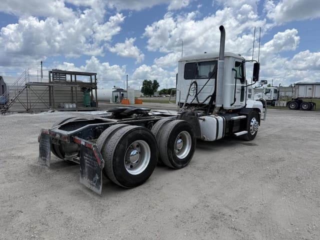 Image of Mack AN64T equipment image 4