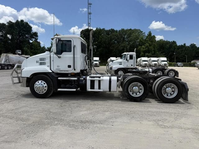 Image of Mack AN64T equipment image 1