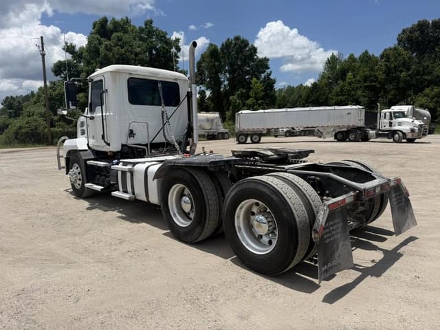 Image of Mack AN64T equipment image 2