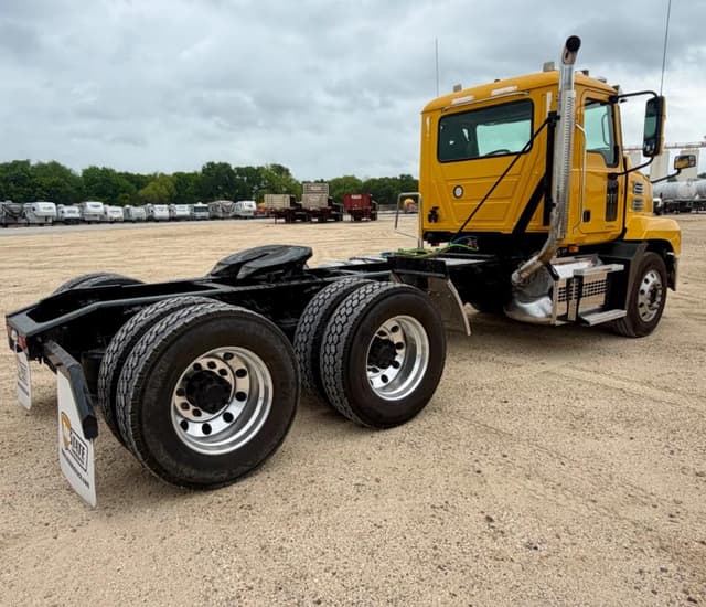 Image of Mack AN64T equipment image 4